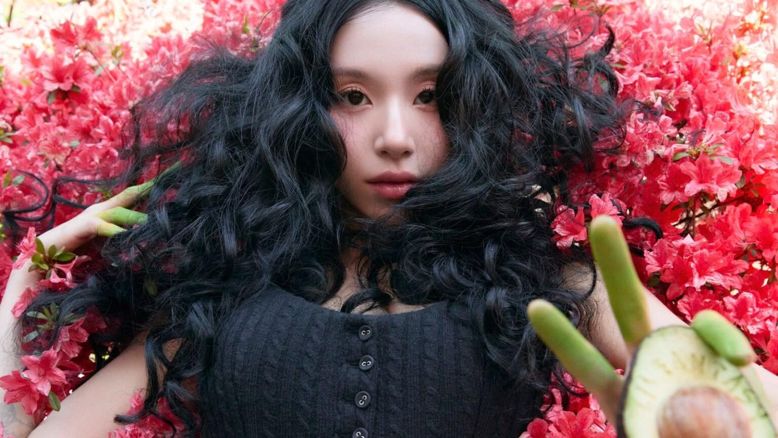 250912 - Rolling Stone: Chaeyoung مرتين على الذهاب منفردا والحصول على حقيقي: "هذا هو الحقيقي لي"