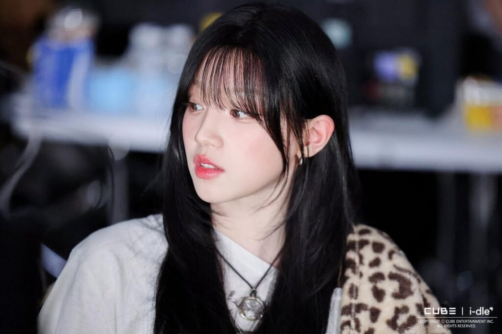 250925 i -lood خلف الصورة - Yuqi '아프다' m/v تصوير خلف الكواليس ♡