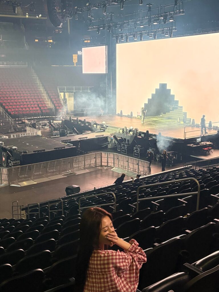 250903 Huh Yunjin Weverse Update