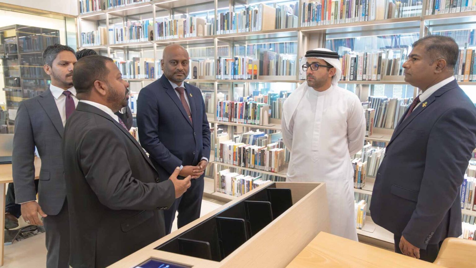 دائرة العلاقات الحكومية تبحث التعاون الثقافي مع المالديف دائرة العلاقات الحكومية تبحث التعاون الثقافي مع المالديف