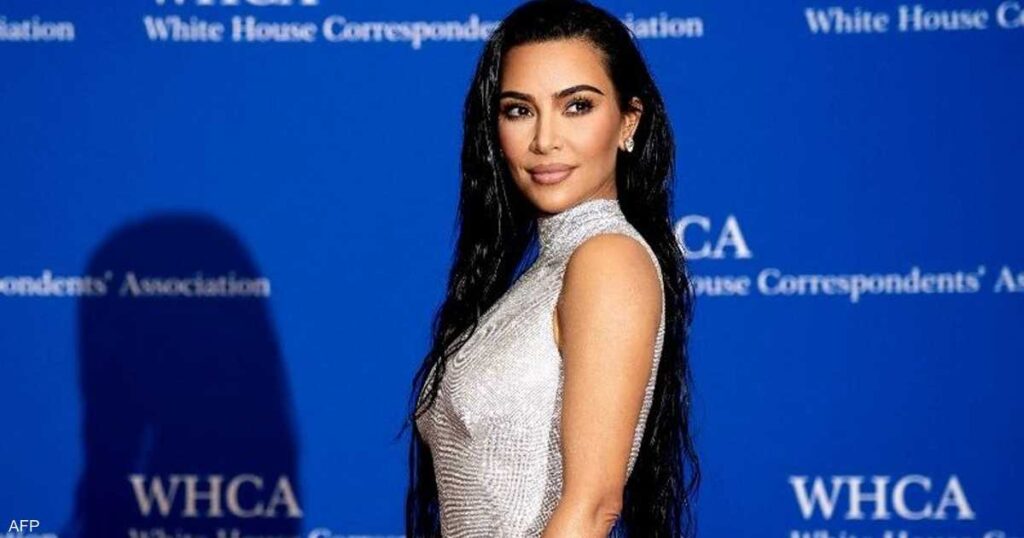 كيم كارداشيان تعلن إصابتها بمرض دماغي "خطير"