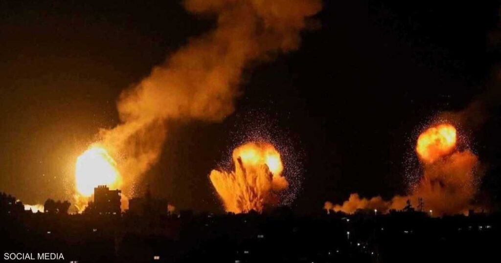 بعد توجيه نتنياهو.. الجيش الإسرائيلي يشن غارات عنيفة على غزة