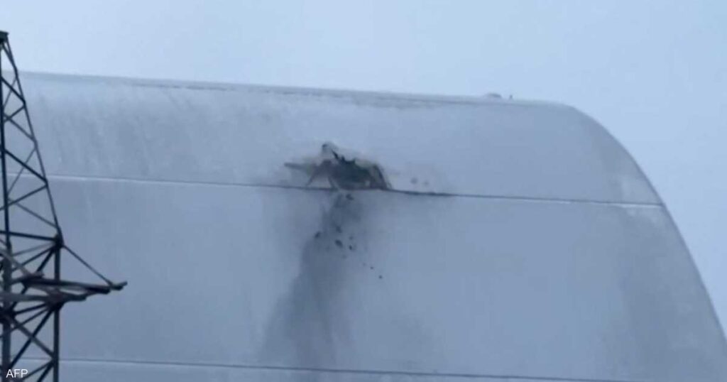 انقطاع الكهرباء عن الهيكل العازل لـ”تشيرنوبل” بعد هجوم روسي انقطاع الكهرباء عن الهيكل العازل لـ"تشيرنوبل" بعد هجوم روسي