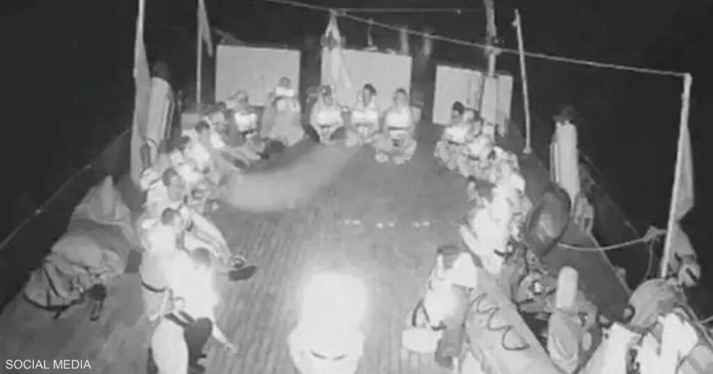 فيديو.. لحظة سيطرة جنود إسرائيليين على “أسطول مساعدات غزة” فيديو.. لحظة سيطرة جنود إسرائيليين على "أسطول مساعدات غزة"