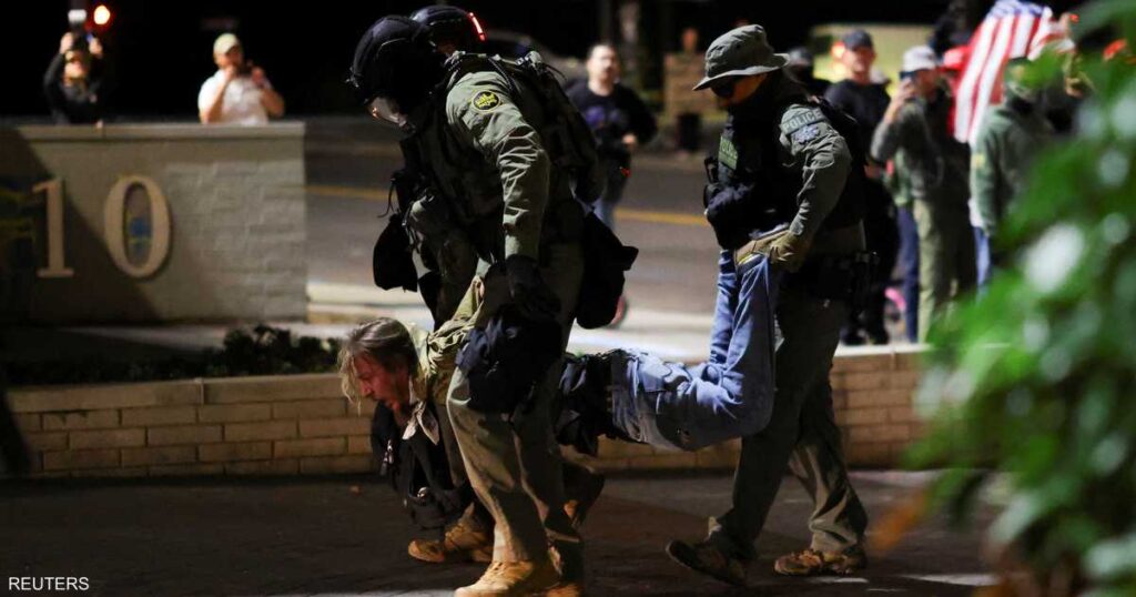 ترامب يهدد بتفعيل قانون يعود لعام 1807.. ما هو؟