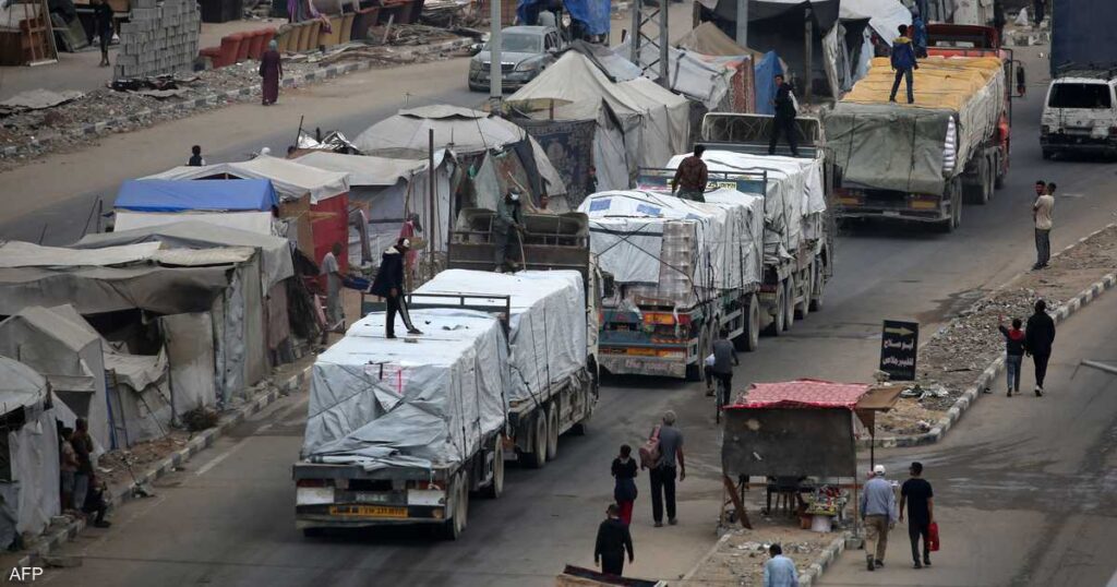 فيديو.. 400 شاحنة مساعدات تدخل غزة وهذا موعد فتح معبر رفح