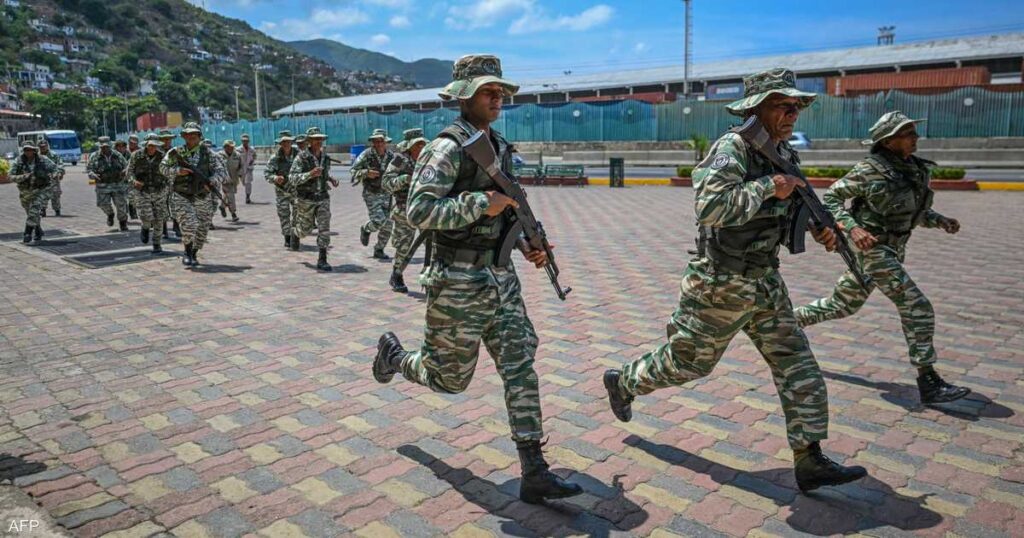 فنزويلا تحشد قواتها وميليشياتها مع اقتراب الجيش الأميركي