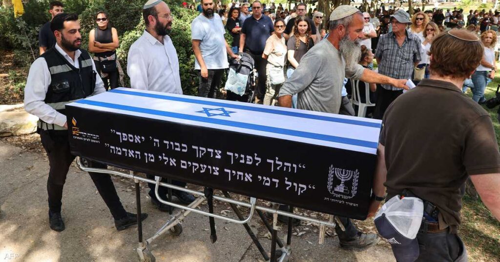 إسرائيل تكشف هوية رهينتين تسلمت جثمانيهما من غزة إسرائيل تكشف هوية رهينتين تسلمت جثمانيهما من غزة