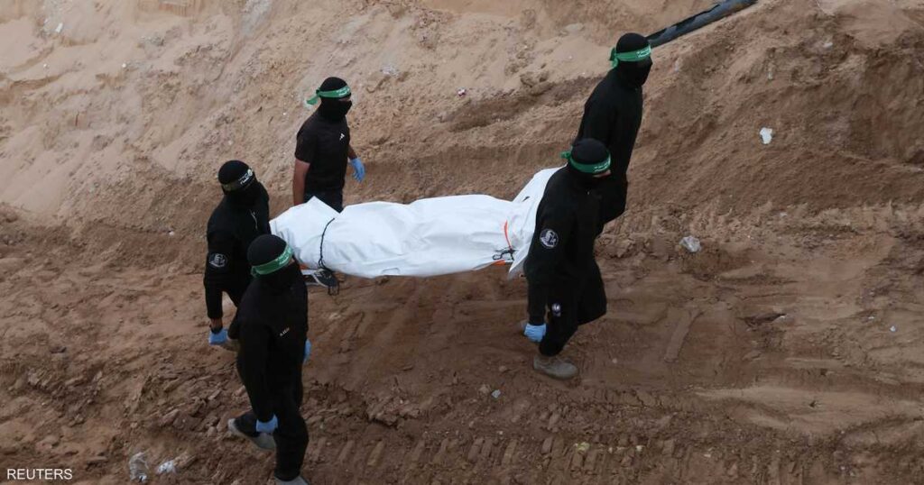 أزمة الجثث الـ13.. إلى أي مدى تهدد اتفاق غزة؟