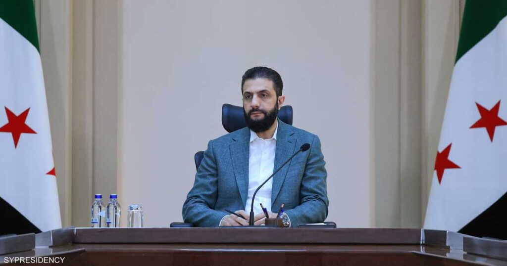 اجتماع "تسليم المفاتيح".. الشرع يجرد موظفين من سيارات فارهة