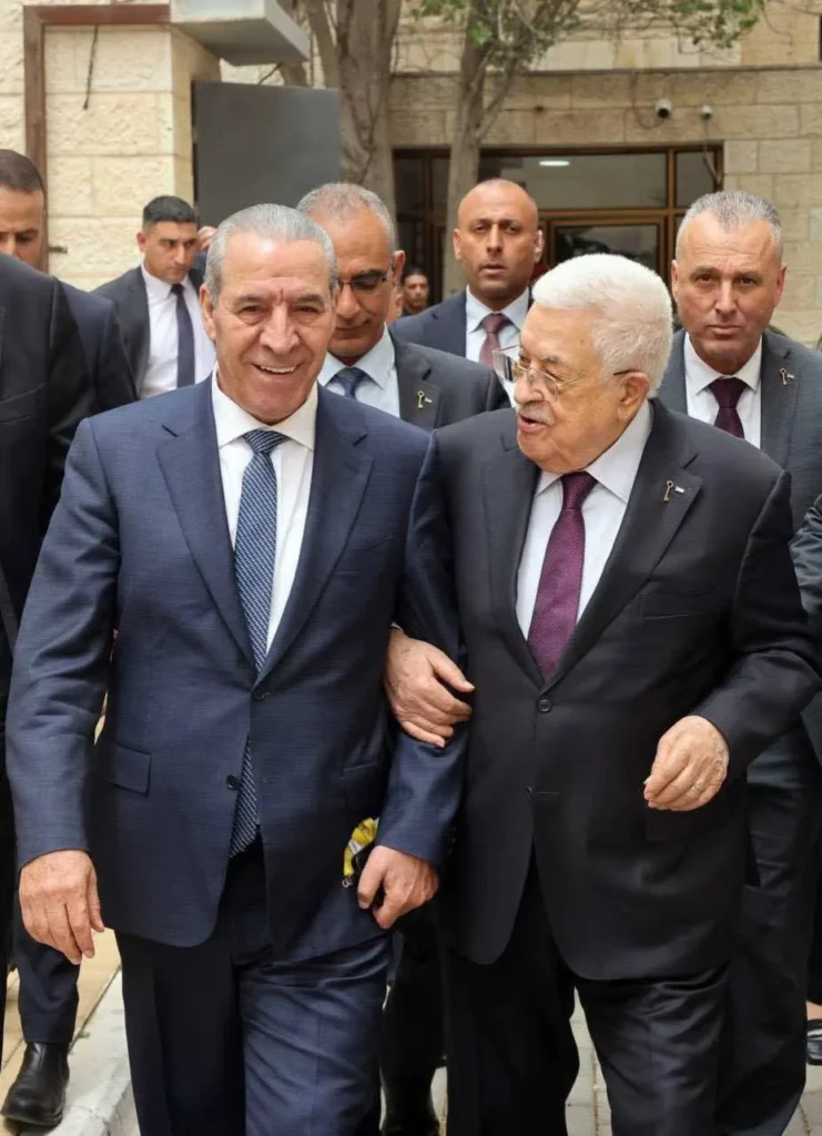 عباس يمهد للشيخ قيادة مرحلة بالغة التعقيد عباس يمهد للشيخ قيادة مرحلة بالغة التعقيد - الشرق الأوسط