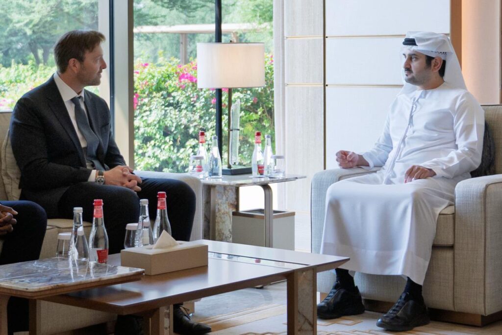 سنواصل تعزيز شراكاتنا العالمية لترسيخ دور الإمارات في المشهد الاقتصادي العالمي سنواصل تعزيز شراكاتنا العالمية لترسيخ دور الإمارات في المشهد الاقتصادي العالمي