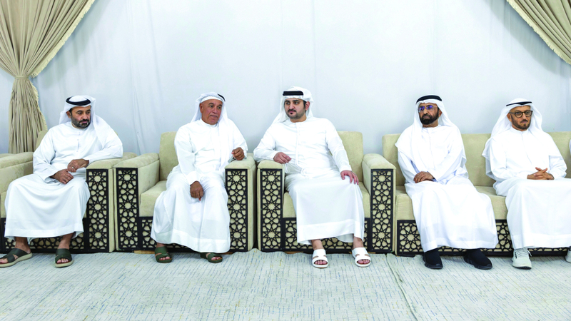 مكتوم بن محمد يعزي في وفاة خلفان المهيري