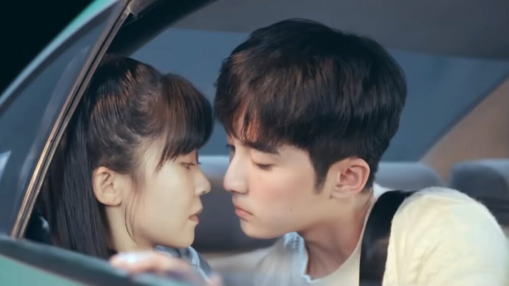 بمجرد أن يفيق من ثمالته يتذكر تقبيله للفتاة التي يحبها ويقرر أخيرا الاعتراف بمشاعره❤️من"معادلة الحب"