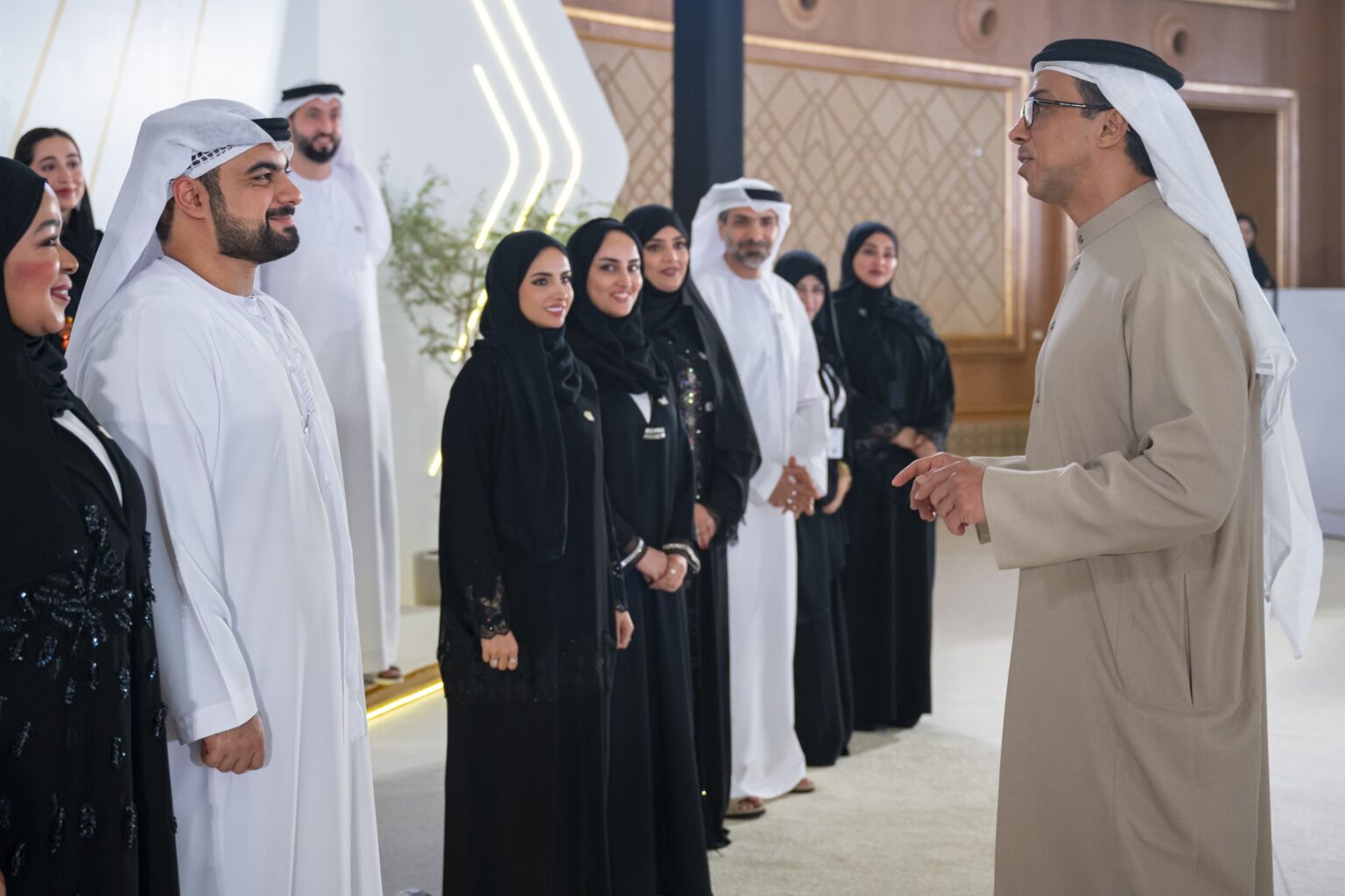 منصور بن زايد يترأس اجتماع مجلس تنافسية الكوادر الإماراتية ويكرّم الفائزين بجائزة "نافس" في دورتها الثالثة