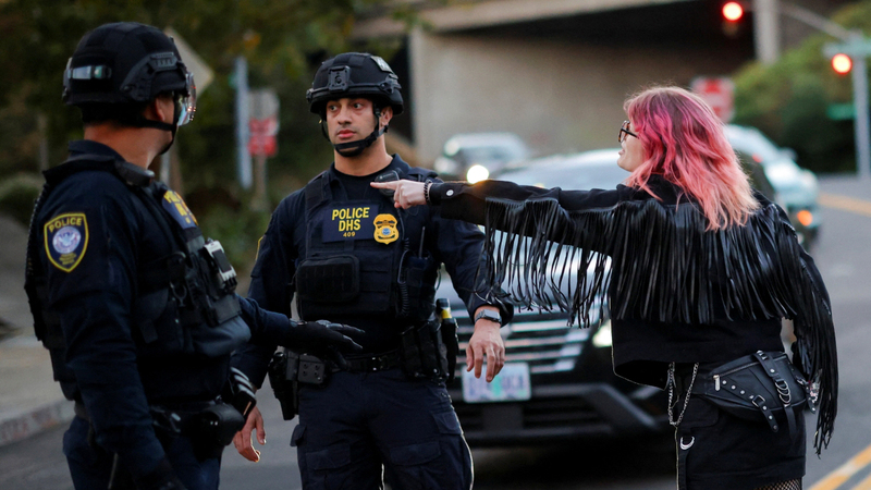 ترامب يهدّد بتفعيل قانون مكافحة التمرد لنشر قوات فيدرالية في مدن أميركية ترامب يهدّد بتفعيل قانون مكافحة التمرد لنشر قوات فيدرالية في مدن أميركية