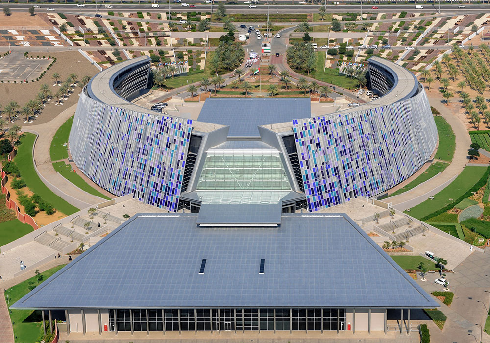 جامعة الإمارات تعلن اكتمال الاستعدادات لإطلاق القمر الاصطناعي العربي 813 جامعة الإمارات تعلن اكتمال الاستعدادات لإطلاق القمر الاصطناعي العربي 813