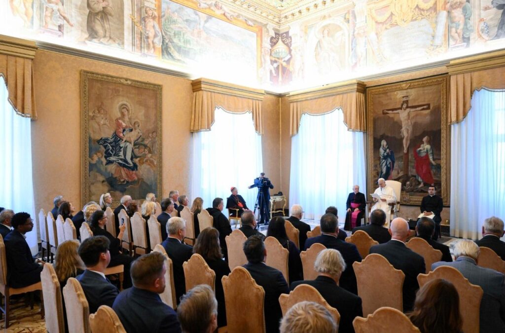 البابا يلتقي عددا من القادة النقابيين القادمين من شيكاغو في رحلة حج يوبيلي البابا يلتقي عددا من القادة النقابيين القادمين من شيكاغو في رحلة حج يوبيلي