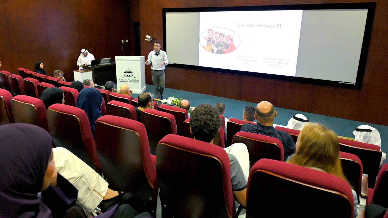 الشارقة للفلك تبحث عن النيازك من القطب الجنوبي إلى الصحراء