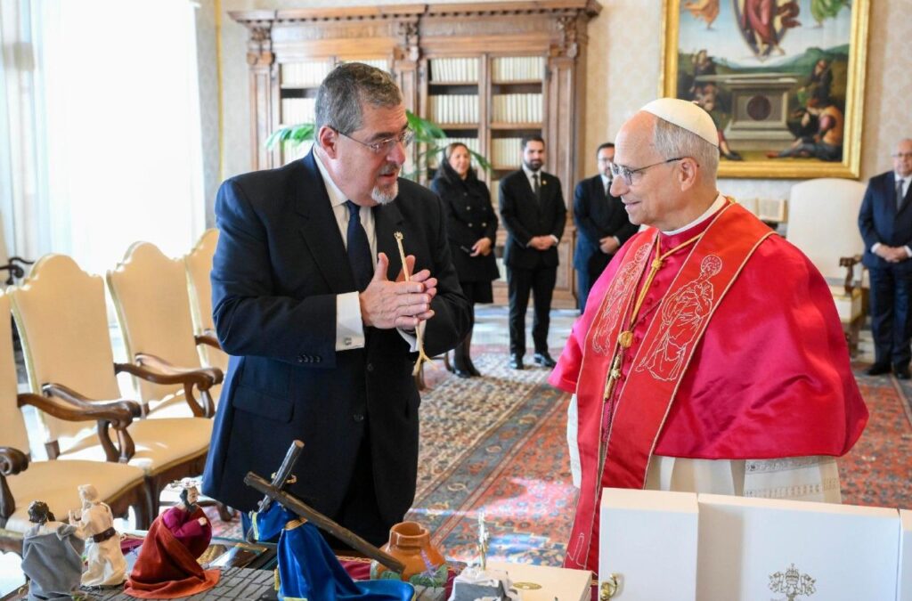 البابا يستقبل رئيس جمهوريّة غواتيمالا