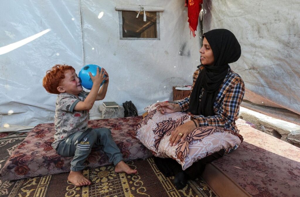 البابا يرسل خمسة آلاف جرعة من المضادات الحيوية لأطفال غزّة البابا يرسل خمسة آلاف جرعة من المضادات الحيوية لأطفال غزّة