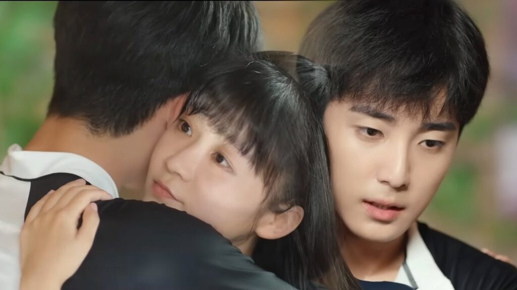 طرق بطلتنا الحميمية في معالجة حبيبها صدمته ومع ذلك ابتسم وعانقها بقوة❤️😊مشهد من دراما "معادلة الحب"