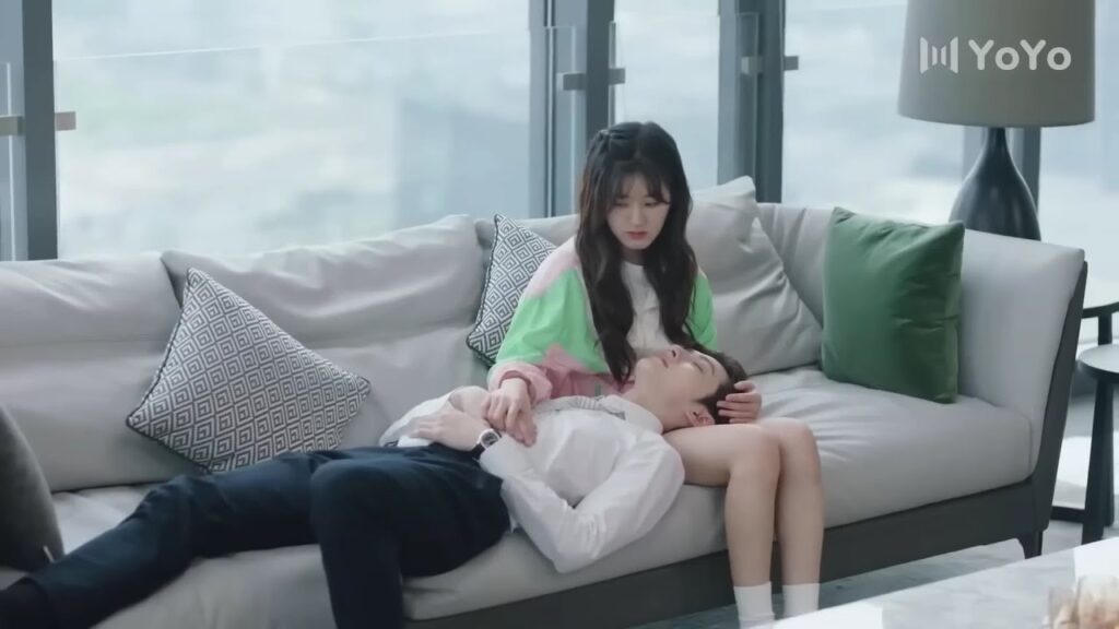 تأتي الى مكتب حبيبها و تجعلـه يرتاح من ضغط العمل ❤️🔥( ارجوك اطمئن يا سيد لينغ )