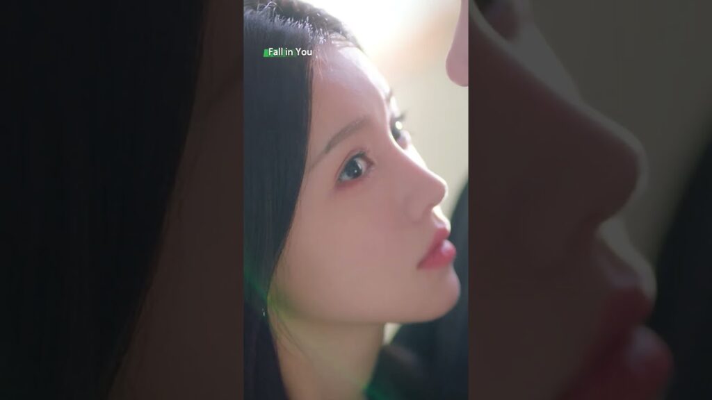 وتلاقت نظراتهما، وبدأ قلبيهما يخفقان!💗 أغرمت بك #fallinyou #fanzhixin #limuchen #iqiyi #cdrama