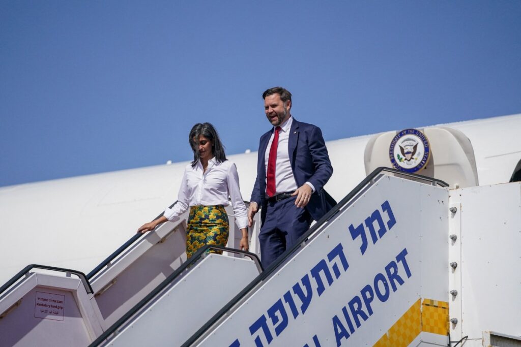 ترامب يهدد حماس وسط مساعي للانتقال إلى المرحلة التالية من اتفاق غزة