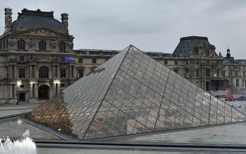 إعادة فتح متحف اللوفر في باريس بعد عملية السطو