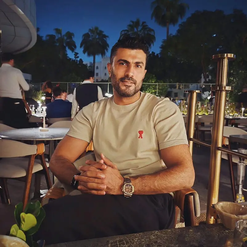 مخرج مصري يسخر من اختياره ضمن أوسم 100 رجل في العالم : "يمكن واسطة"