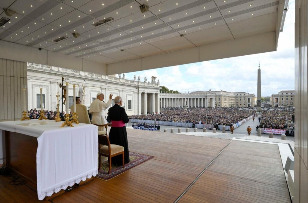 البابا لاوُن الرابع عشر في مقابلته العامة اليوبيلية مع المؤمنين: اليوبيل جعلنا حجاج رجاء