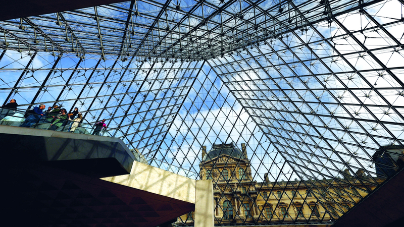 بعد واقعة السرقة.. «اللوفر» ينقل مجوهرات إلى قبو شديد الحراسة