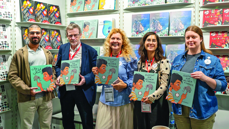 ترجمة «فيل على إصبعي» إلى الألمانية لحظة فخر