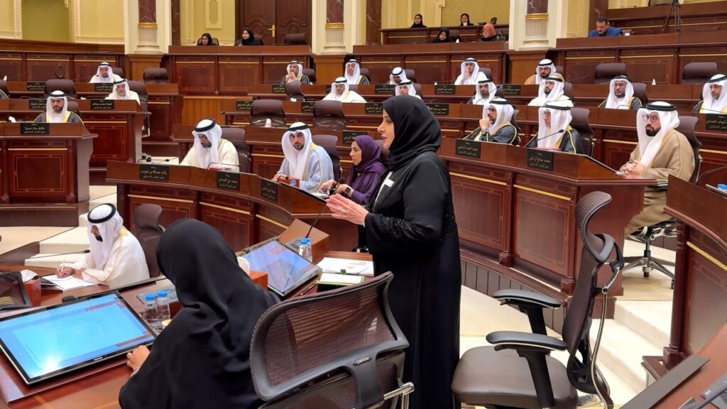 استشاري الشارقة يناقش الرؤية المستقبلية لقطاع الطرق والمواصلات