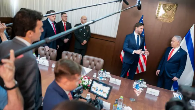 نائب الرئيس الأمريكي جي دي فانس ورئيس الوزراء الإسرائيلي بنيامين نتنياهو