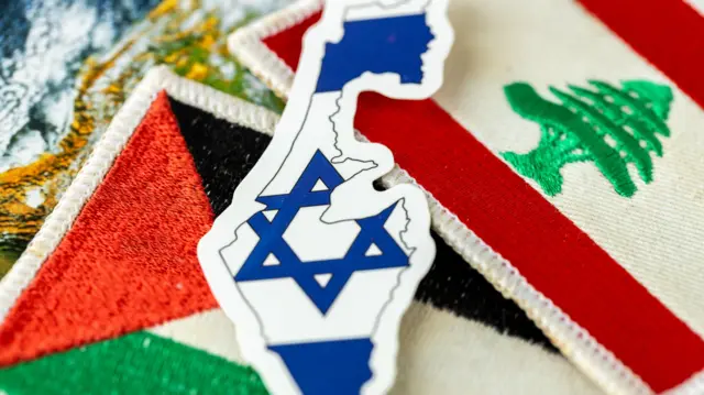 رموز فلسطين ولبنان وشكل دولة إسرائيل.