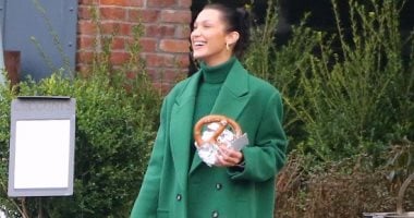 بيلا حديد تواصل معركتها الصامتة مع مرض لايم بإخفاء ألمها عن الجميع