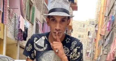 خروج مجدى شطة من قسم شرطة المرج بعد انتهاء فترة حبسه