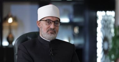 المفتى يحسم جدل عدم مناداة المرأة باسمها.. ويرد على زعم عورة صوت النساء المفتى يحسم جدل عدم مناداة المرأة باسمها.. ويرد على زعم عورة صوت النساء