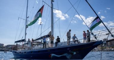 سفن حربية إسرائيلية تحيط بأسطول الصمود المتجه إلى غزة.. وانقطاع الاتصالات بين السفن