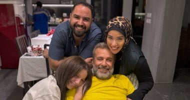 شريف منير يجتمع مع عائلته فى لحظات أسرية مبهجة وأجواء دافئة.. صور