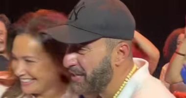 أول ظهور لـ أحمد السقا فى هنا القاهرة للمسرح الخطير بعد تعرضه لحادث سير