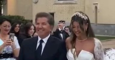 وليد توفيق من أغنية كبرت البنوتة لاحتفاله بزفاف ابنته.. صور