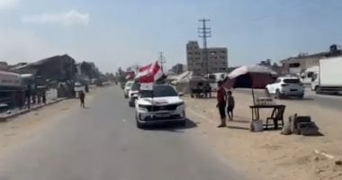 أهالى غزة يستقبلون المساعدات بالفرح والزغاريد وأعلام مصر.. فيديو أهالى غزة يستقبلون المساعدات بالفرح والزغاريد وأعلام مصر.. فيديو