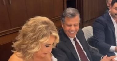 لحظة عقد قران إيناس الدغيدي.. وزغرودة من بوسي شلبي وهالة صدقي (فيديو)