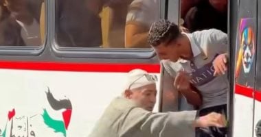 وزارة التضامن تتواصل مع عم فوزى صاحب حادث السقوط من أتوبيس الدقهلية