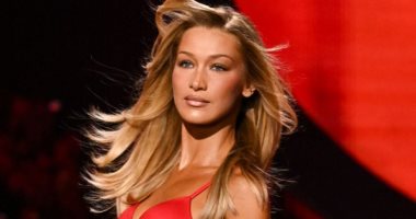 بيلا حديد تظهر فى عرض أزياء فيكتوريا سيكريت لعام 2025 بعد أزمتها الصحية