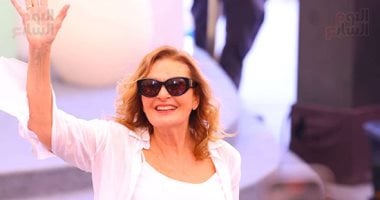 إلهام شاهين تستعيد ذكرياتها مع يسرا: ذبحتني في فيلم وبكت بمشهد دفنى