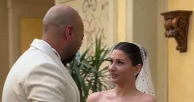 لقطات رومانسية تجمع حاتم صلاح وعروسه بعد كتب الكتاب.. صور